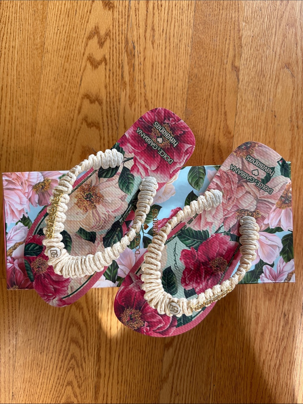 Dolce & Gabbana x Havaianas Floral Rope-Strap Sandals in Pink and Cream size 7/8
